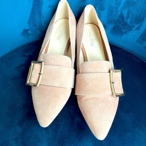 Blush color buckle loafer